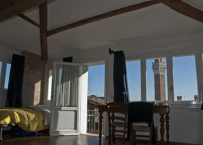 Simonetta לינה וארוחת בוקר