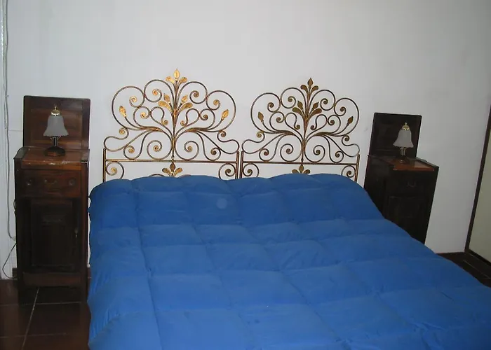 Simonetta לינה וארוחת בוקר 3*